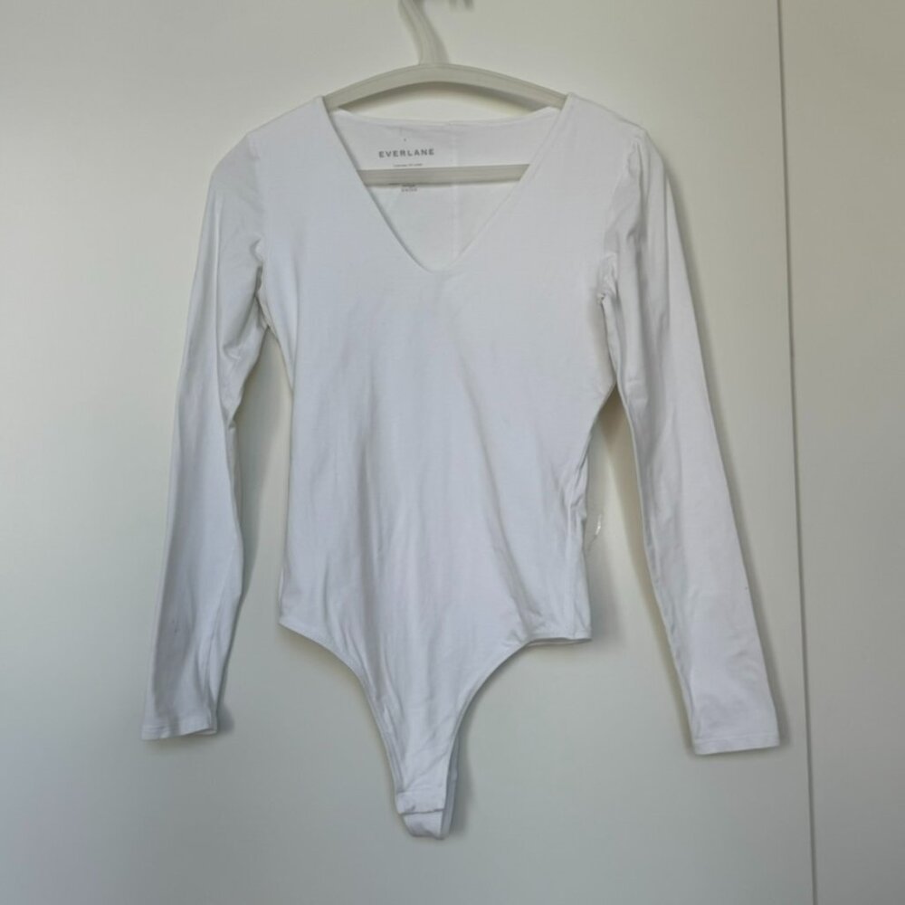 Everlane Long Sleeve V-neck Bodysuit in White - Picture 2 of 7
